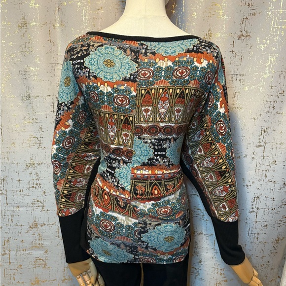 Colorful Patterned Long Sleeve Top - Picture 4 of 6